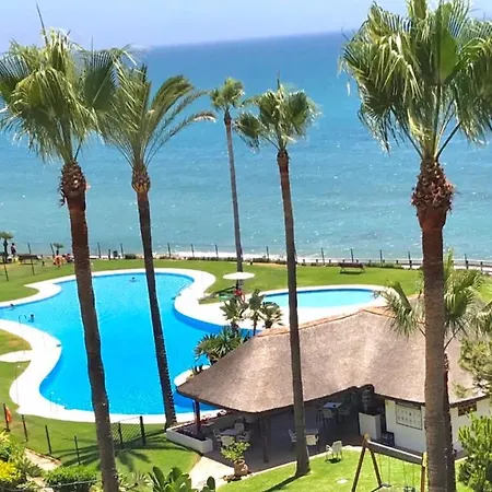 Mi Capricho 170 Beachfront Apartament *