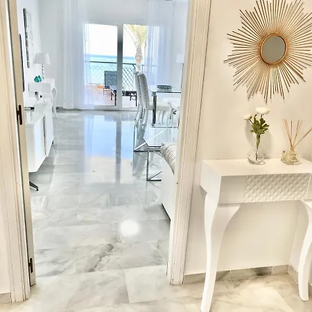 Mi Capricho 170 Beachfront Apartament