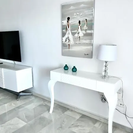 Mi Capricho 170 Beachfront Apartment Sitio de Calahonda