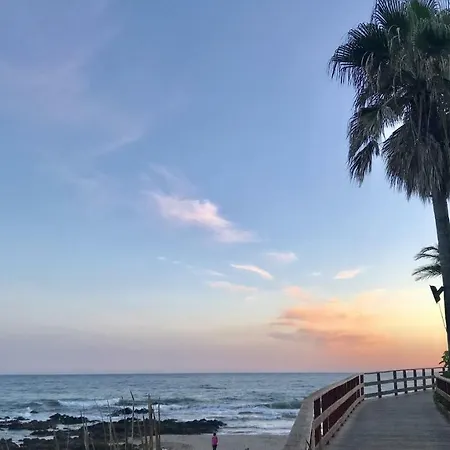 Mi Capricho 170 Beachfront Apartment Sitio de Calahonda